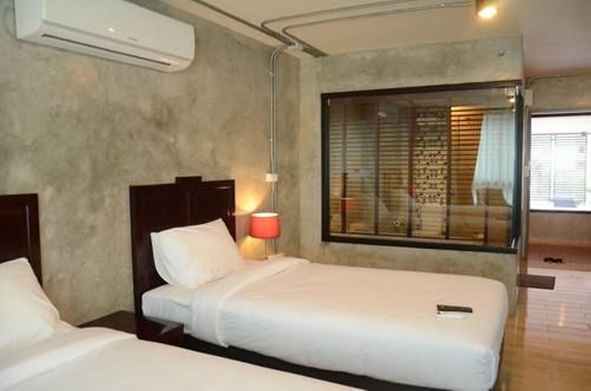 Prestige Chiang Mai Hotel Exterior photo