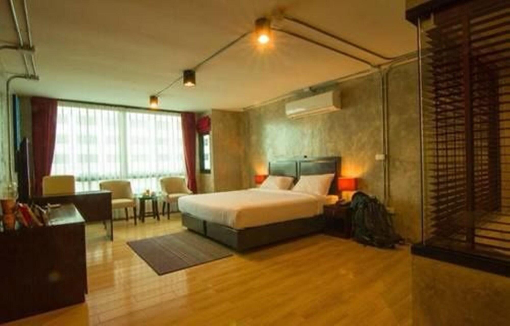 Prestige Chiang Mai Hotel Exterior photo