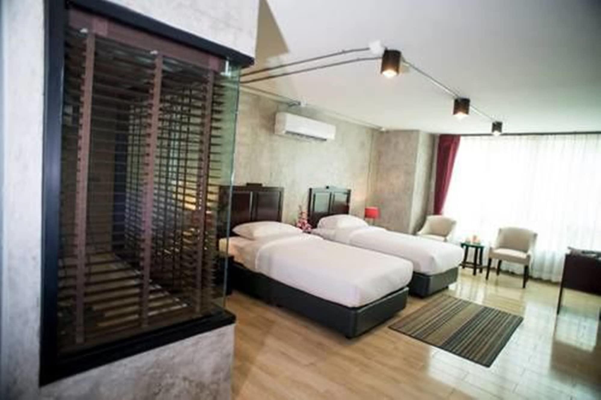 Prestige Chiang Mai Hotel Exterior photo