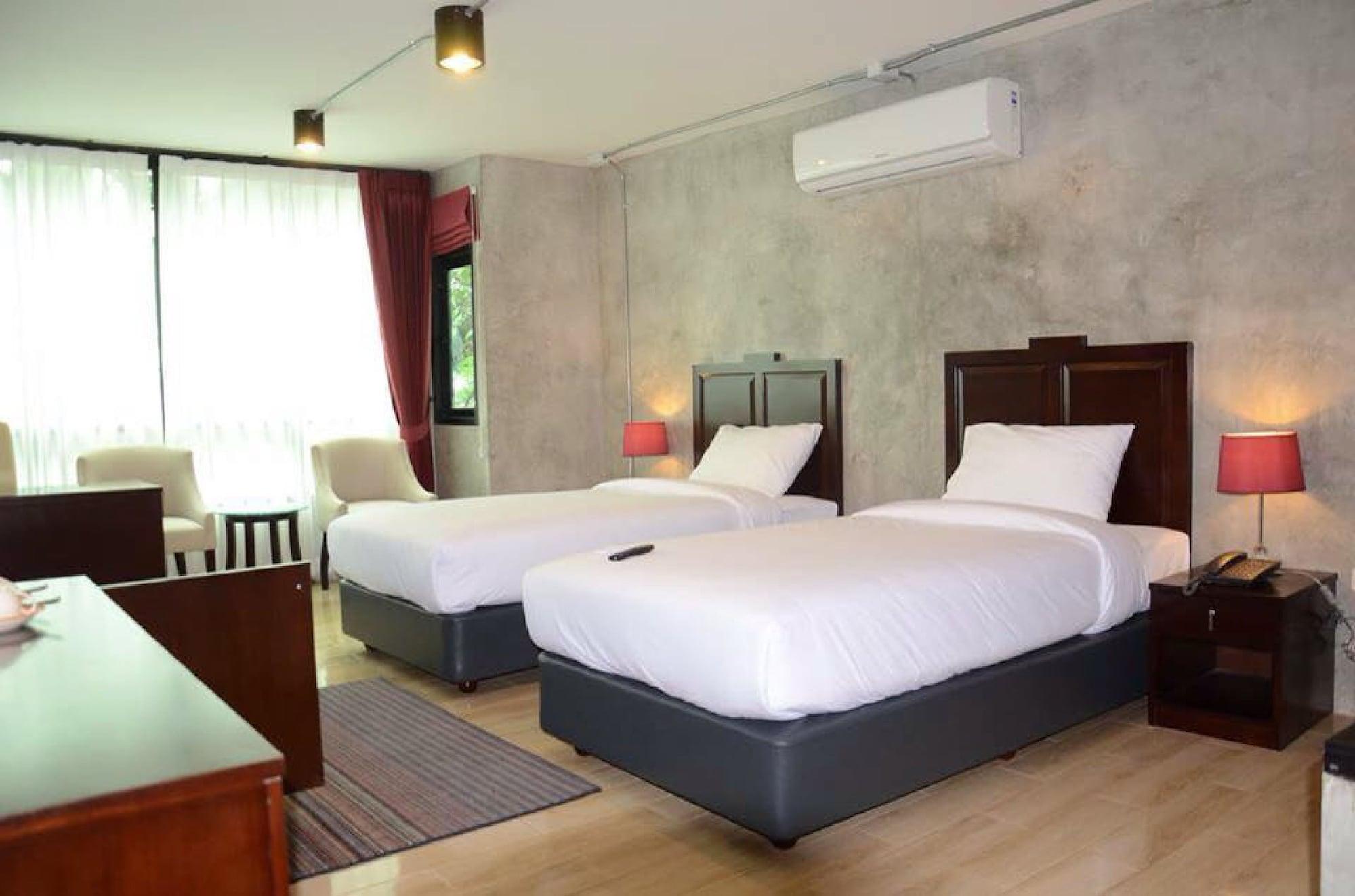 Prestige Chiang Mai Hotel Exterior photo