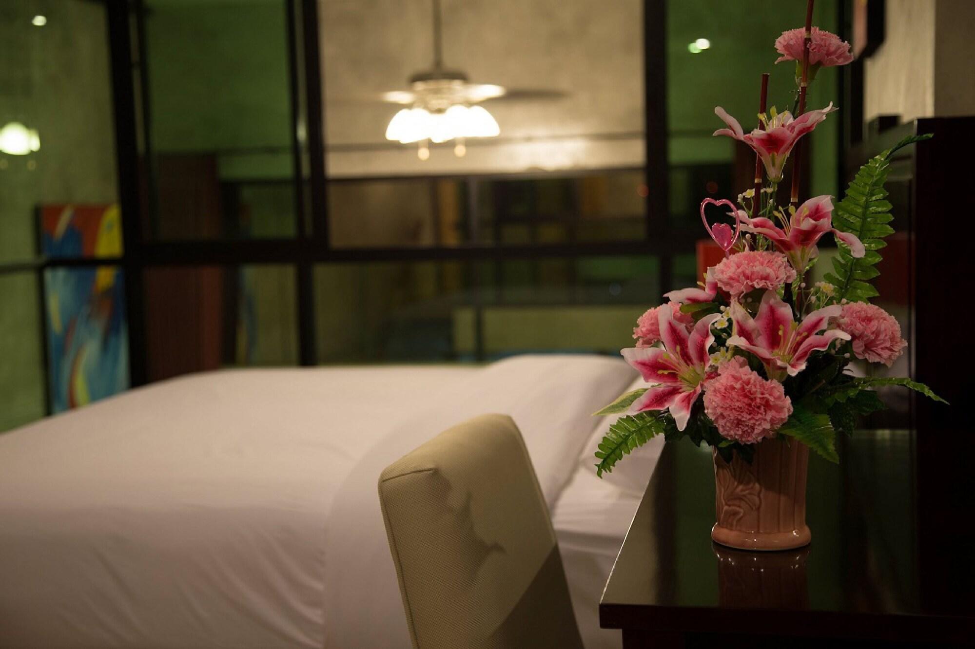 Prestige Chiang Mai Hotel Exterior photo