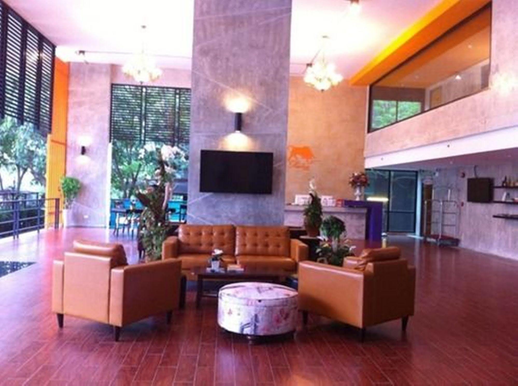 Prestige Chiang Mai Hotel Exterior photo