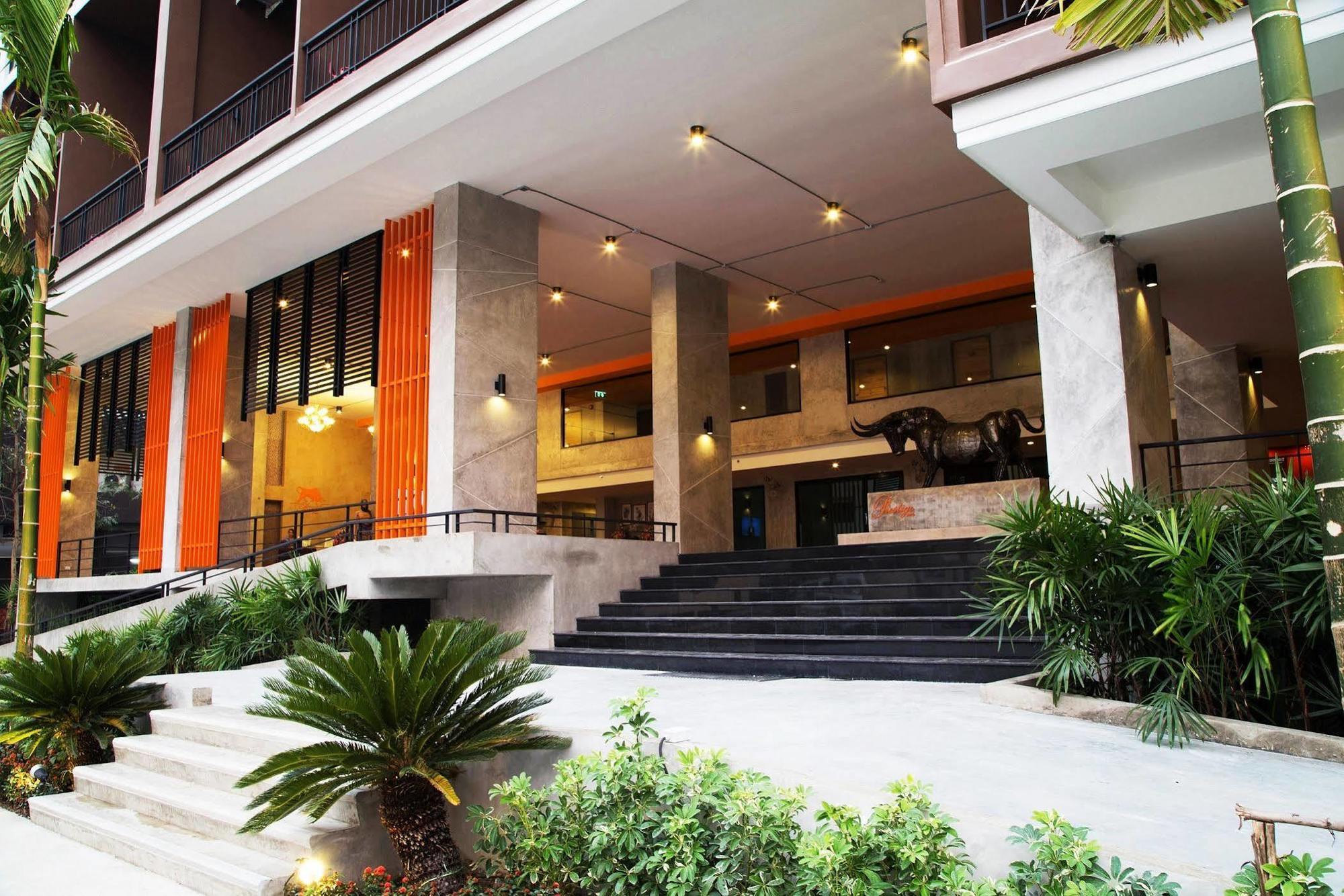 Prestige Chiang Mai Hotel Exterior photo